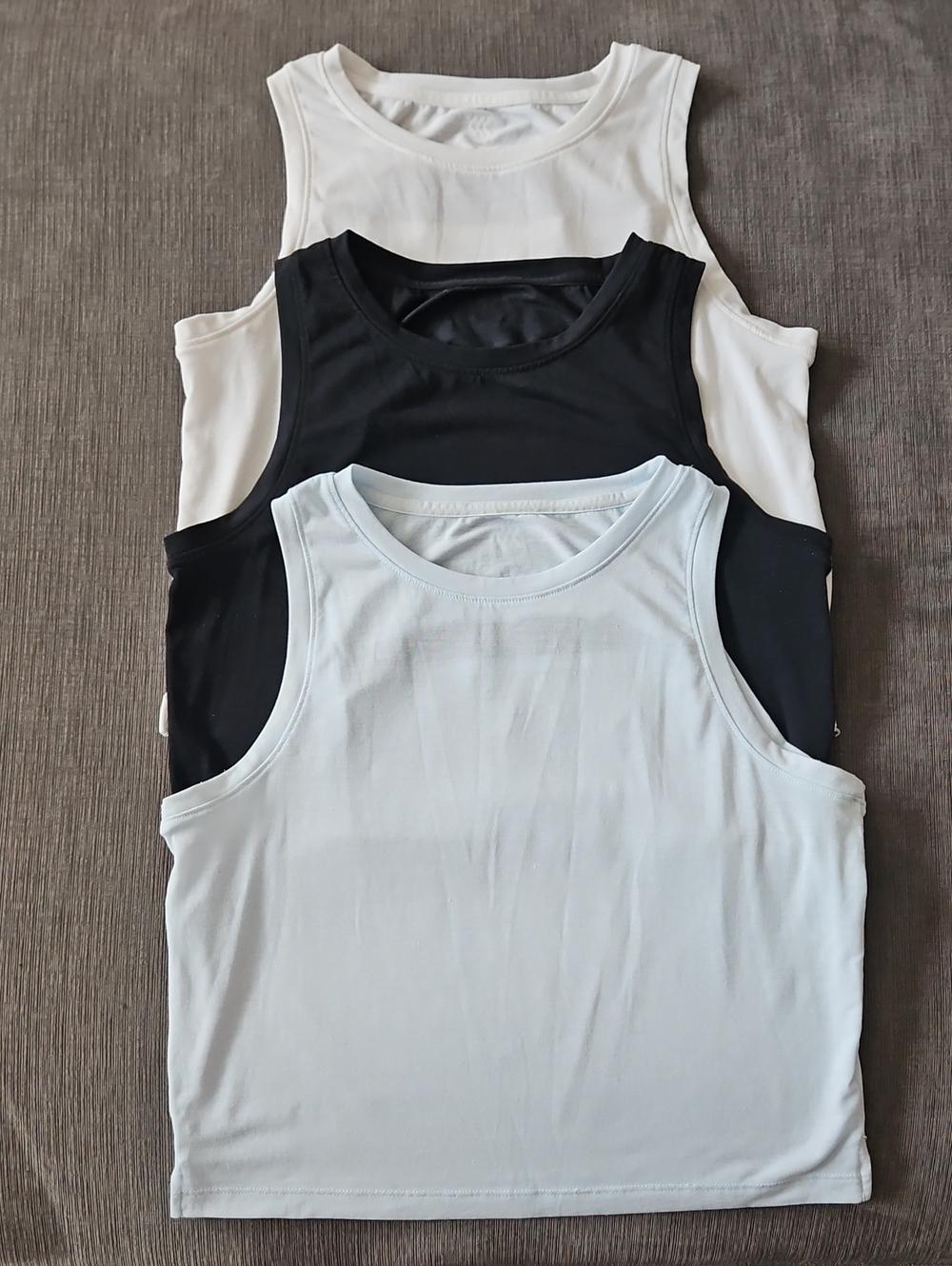 A Set Of 4 All In Motion Girl Tank Tops Size XL (14)